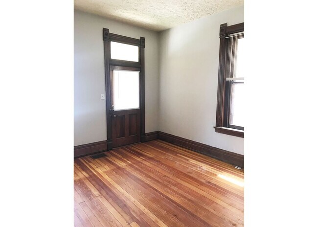 Building Photo - 3255 Bishop St