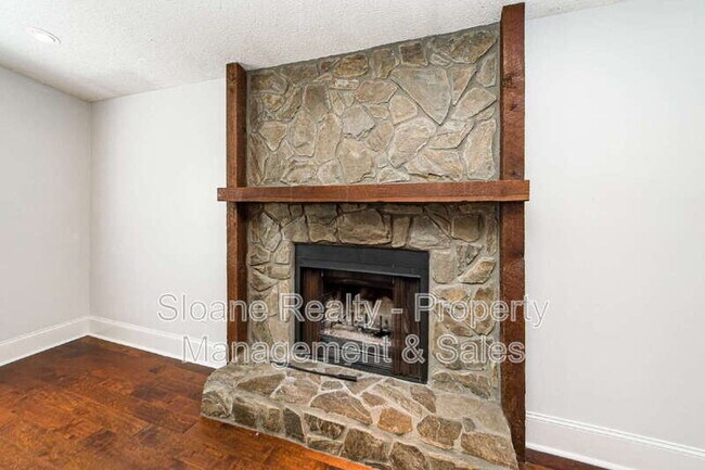 Building Photo - 1326 Battery Stevens Ct