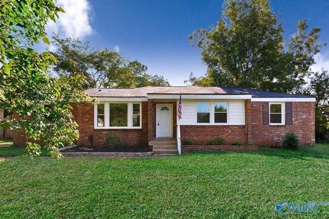 Primary Photo - 4304 Lakeview Dr NW