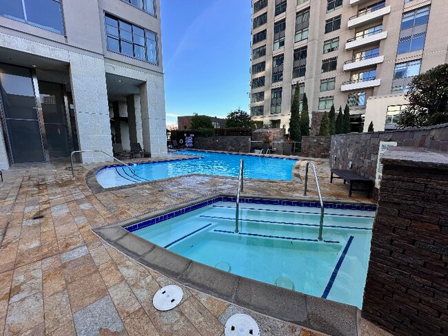 Building Photo - 654 Front St