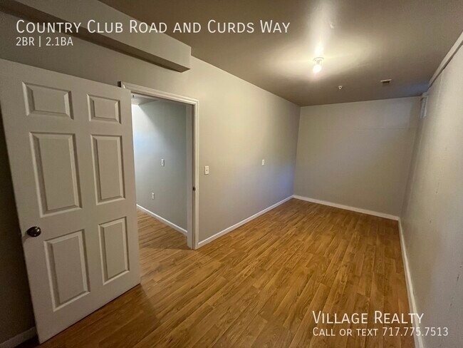 Building Photo - 719 Country Club Rd
