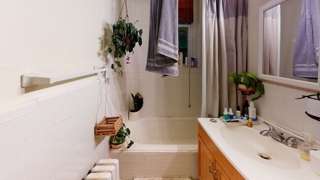 Building Photo - 1099 Commonwealth Ave