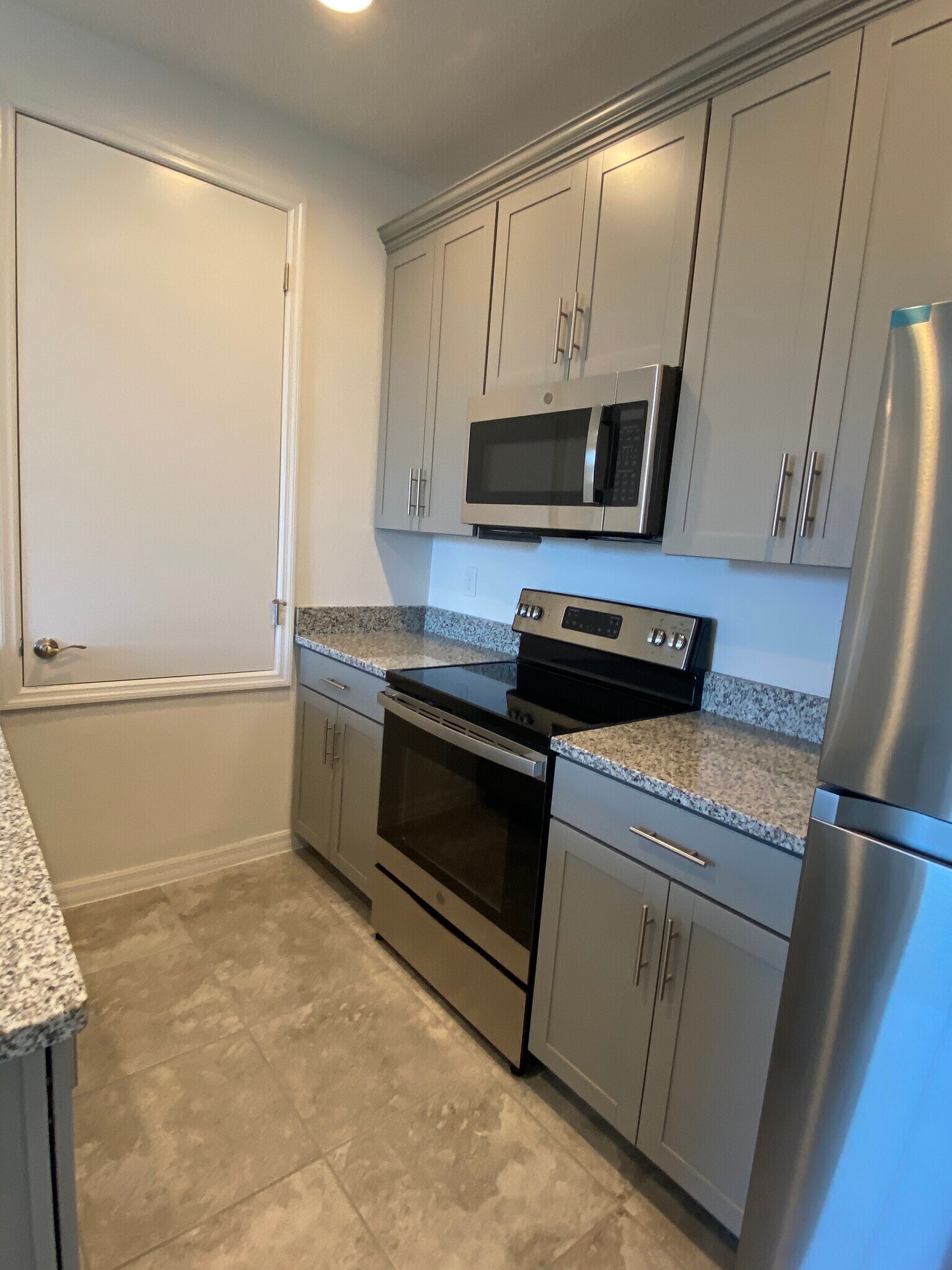 Kitchen - 16024 Micelli Dr