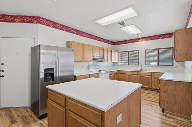 Building Photo - Spacious 4/2.5 in Northwest Crossing