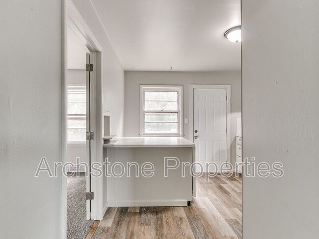 Building Photo - 2312 Mustang St