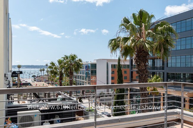 Building Photo - Loft Condo with Views & Deck