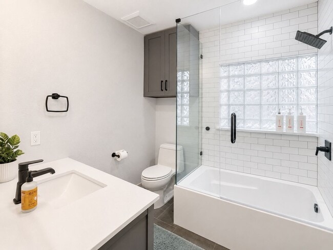 Building Photo - Luxury Terrell Hills Lease with 2025 Remodel, New Salt-Chlorinated Pool & Outdoor Living!  Beauti...