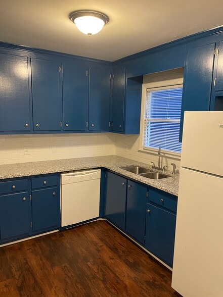 Building Photo - 224 Bridgefield Pl