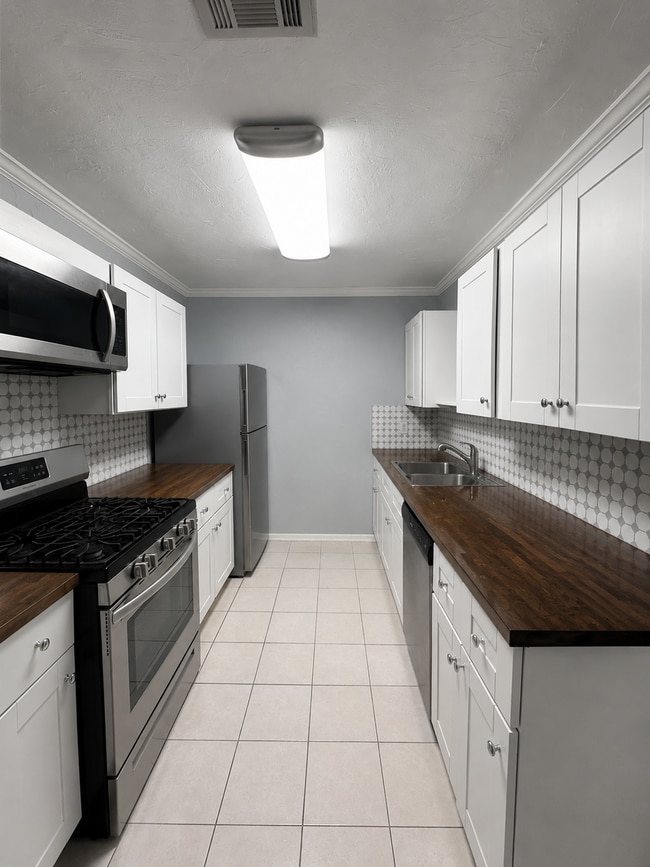 Building Photo - 2720 NW 49th St