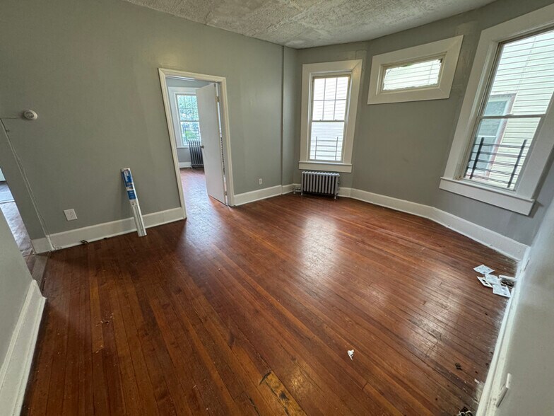 Building Photo - 152 Shephard Ave