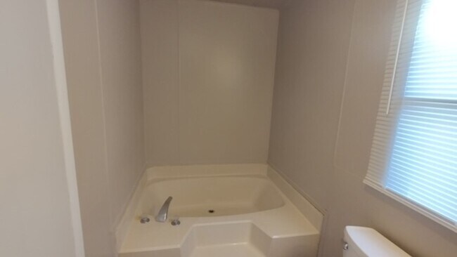 Building Photo - Beautiful Remodeled 2BR/2Bath Home - Granbury - Indian Harbor