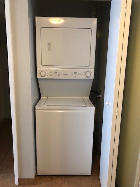 Building Photo - Unfurnished 2 BR/2BA Condo