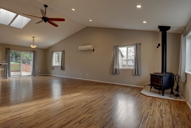 Building Photo - 3 Bed 2 Bath home in Rolling Hills