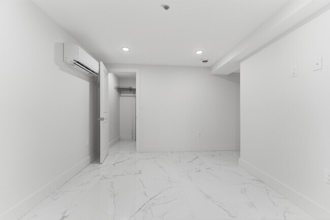 Building Photo - 821 18th St