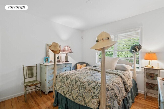 Building Photo - 176 Bridgehampton Sag Tpke