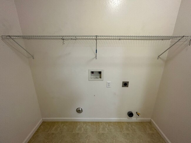 Building Photo - Beautiful 3 Bedroom/2 Bathroom + Office in...