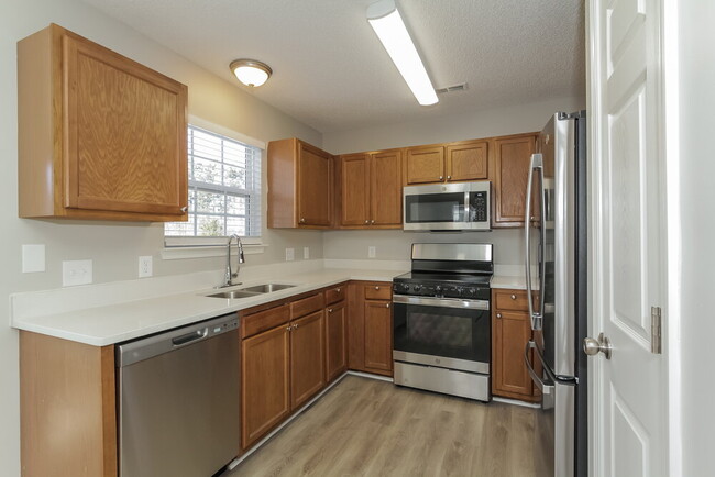 Building Photo - 707 Almora Dr