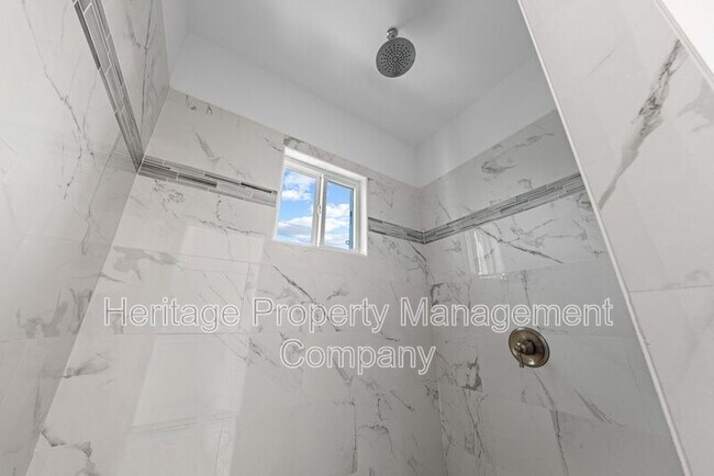 Building Photo - 323 Gabriel