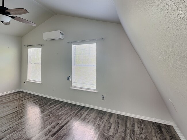 Building Photo - Private Back Unit Living with a Touch of Country Charm!
