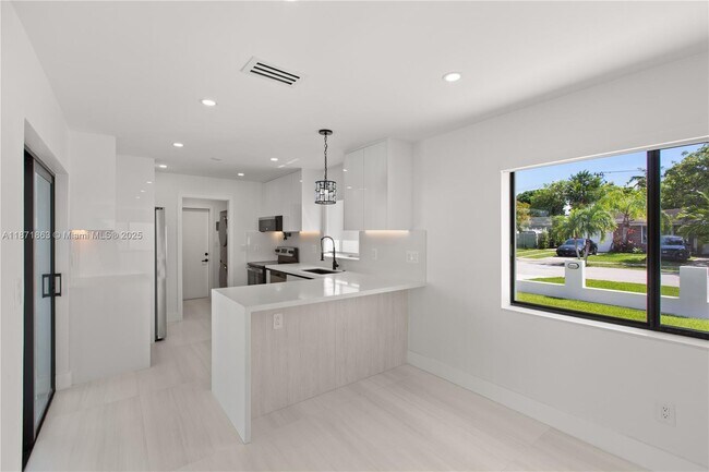 Building Photo - 6010 SW 108th Pl