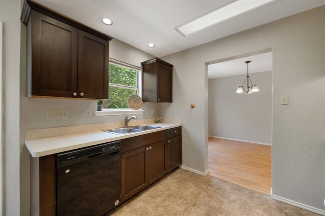 Building Photo - 1807 Lion-Heart Dr