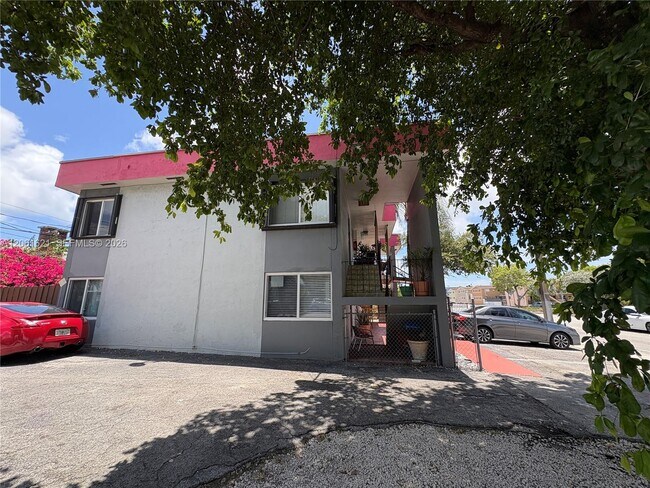 Building Photo - 191 NW 17th Ave