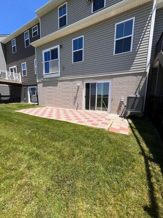 Building Photo - 437 Greenwood Dr