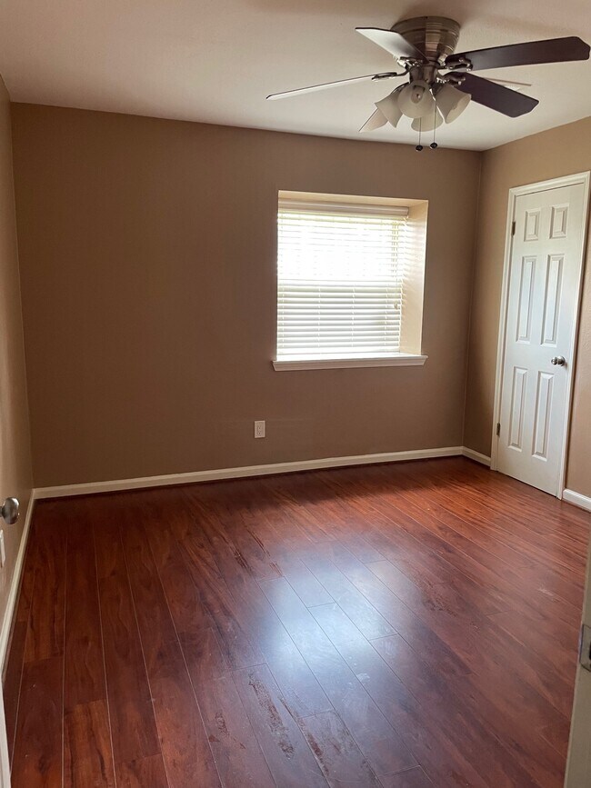 Building Photo - 12015 Sea Shore Dr