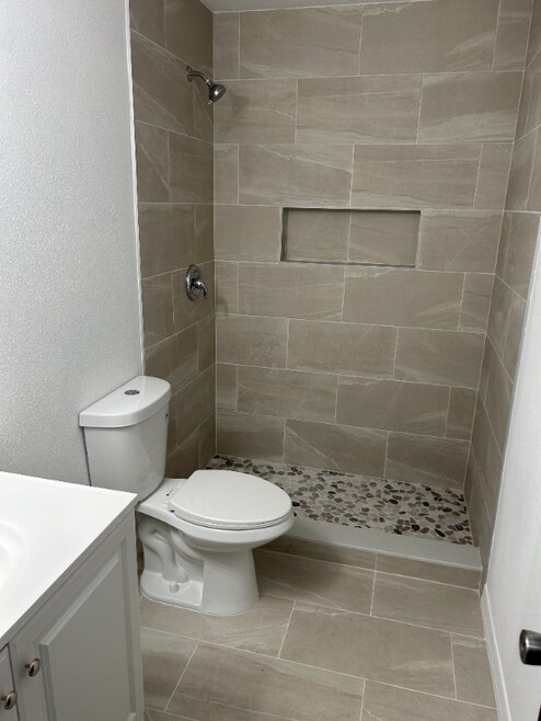 Building Photo - 118 Admiral Cir