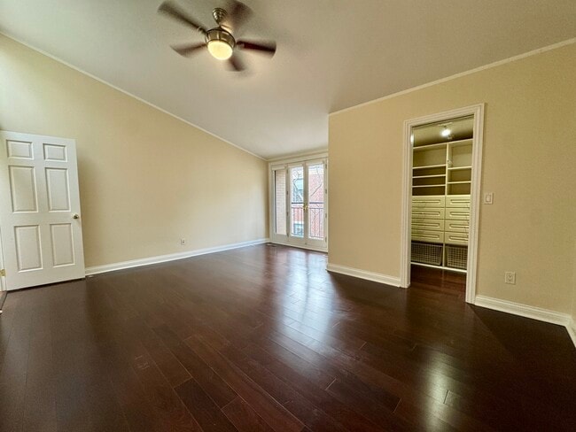 Building Photo - 1628 N Mohawk St