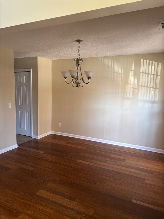 Building Photo - 121 Faybrook Dr