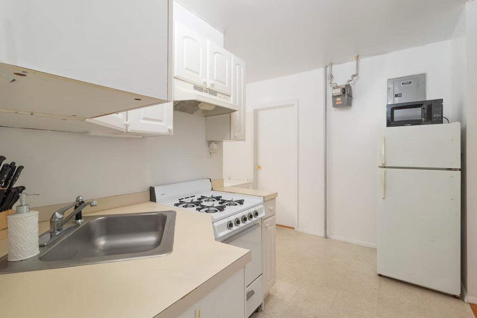 Building Photo - 327 E 92nd St