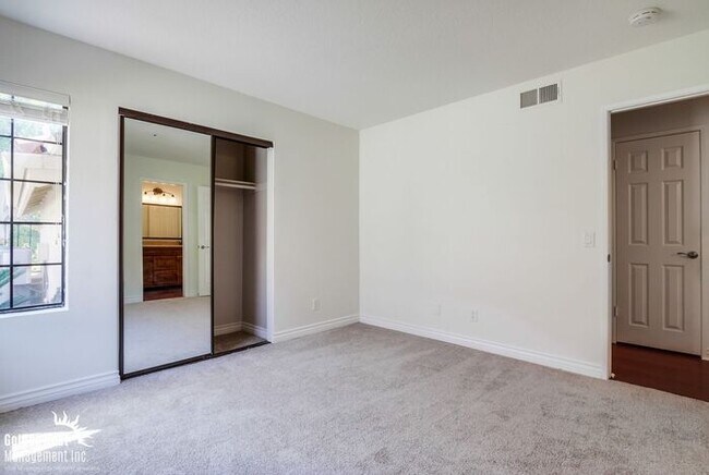 Building Photo - Elegant & Bright 2Bdm 2Ba Home in Vista Va...