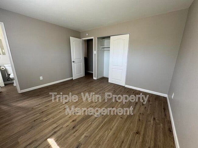 Building Photo - 5122 Ville Maria Ln