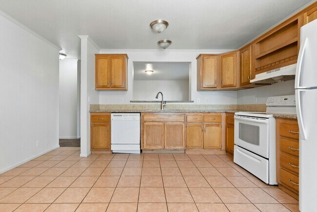 Building Photo - 6240 E 64th Pl