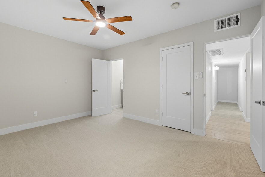 Building Photo - 1630 E Catalina Dr