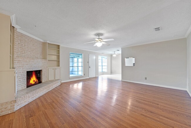 Building Photo - 807 Seacliff Dr