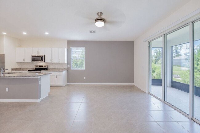 Building Photo - Like-New End-Unit 3 Bedroom Townhome