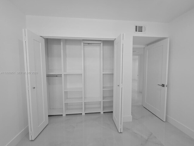 Building Photo - 1800 W 54th St