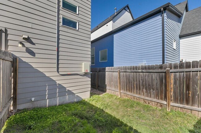 Building Photo - 6101 Florencia Ln