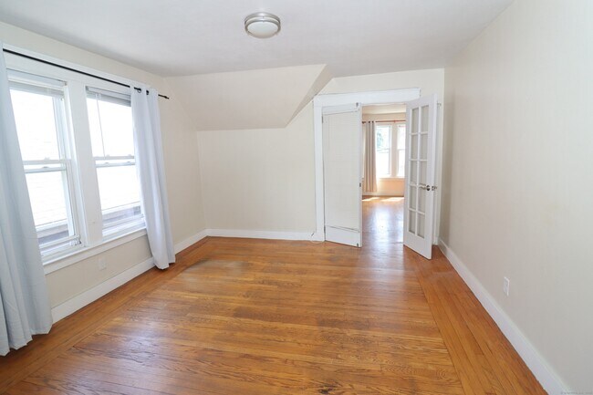 Building Photo - 253 Willow St