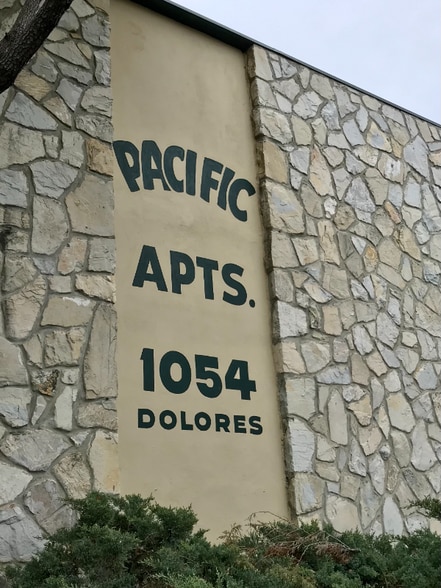 Building Photo - 1054 Dolores St