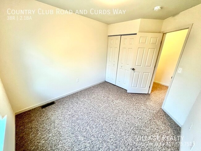 Building Photo - 721 Country Club Rd