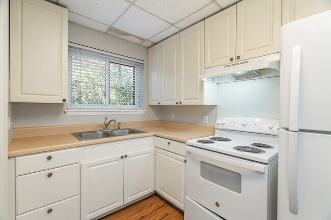 Building Photo - 2751 Jersey Ave
