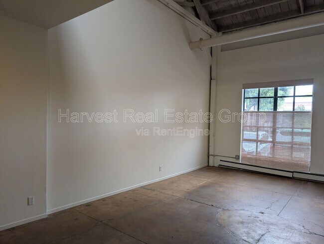 Building Photo - 1018 4th Ave