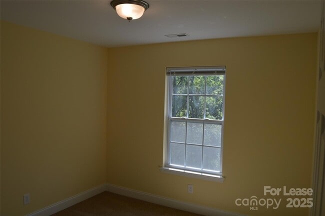 Building Photo - 132 Springfield Rd