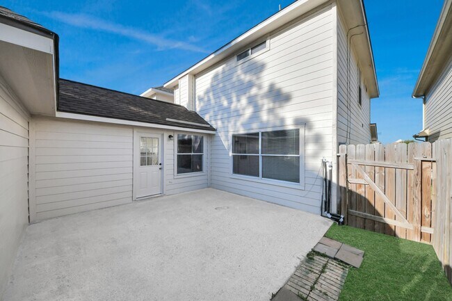 Building Photo - 6446 Mountain Pines Ln