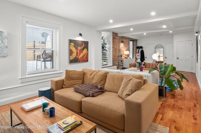 Building Photo - 417 Warren St