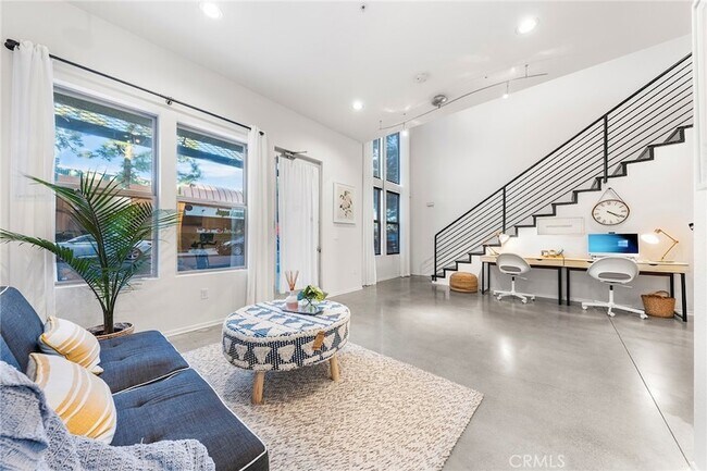 Building Photo - 210 N Spurgeon St