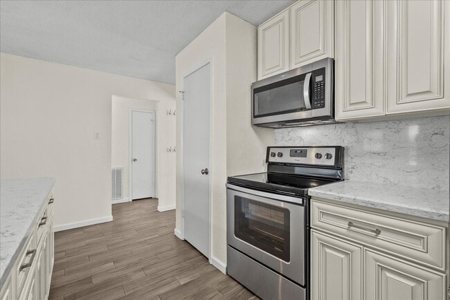 Building Photo - 3705 Misty Cove Ct